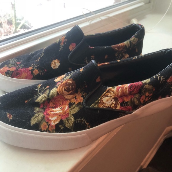 Soda Shoes - Soda slip ons